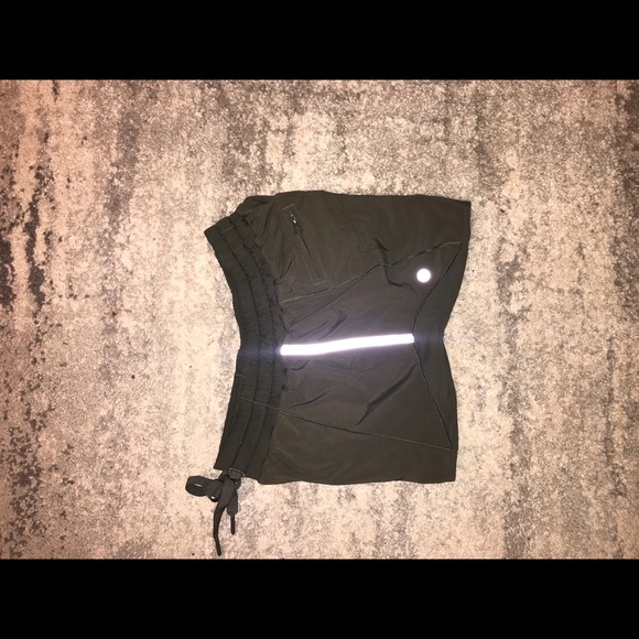 Lululemon Hotty Hot shorts Like New! - Picture 5 of 9